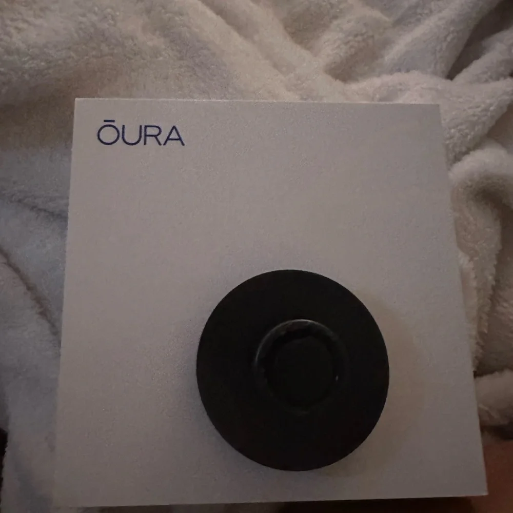 ŌURA Black Ring Charger